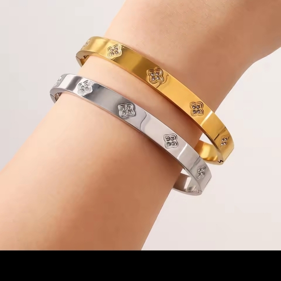 Gold Zirconia Bangle ✨ Elegant Stainless Steel Bracelet - Picture 7 of 7